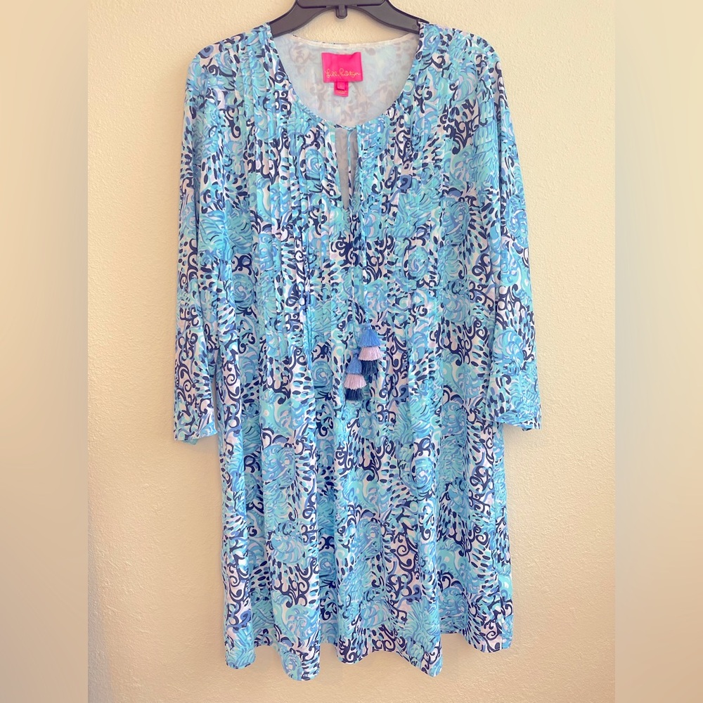 Lilly Pulitzer barely worn lined dress. Size Large. Knee length on 5’4” woman.
